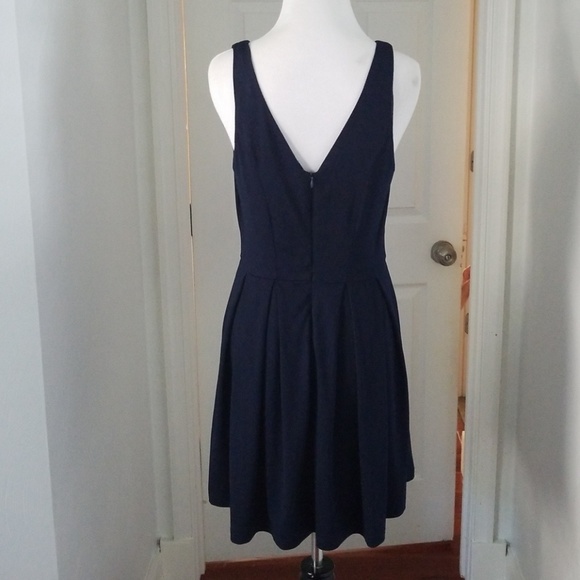 Tobi Low cut dress - Picture 4 of 7